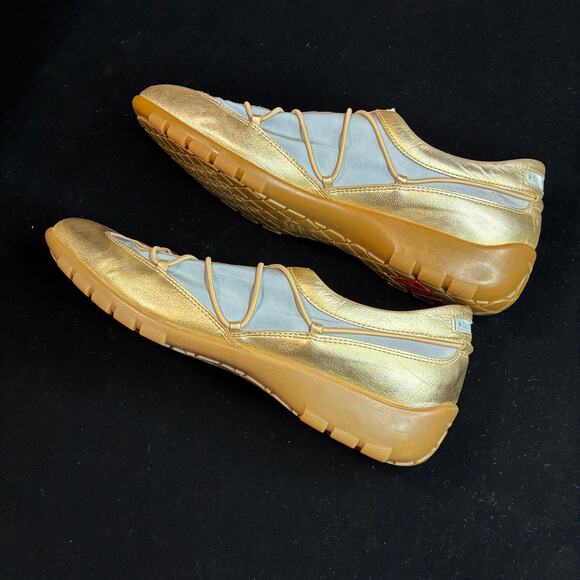 Donald Pliner Sport Travel Wm Sz 9.5 Slip On Shoes SOPHIA shiny reflective glam - Picture 3 of 8